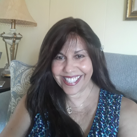 Meet your Posher, Debra - Picture 3 of 12